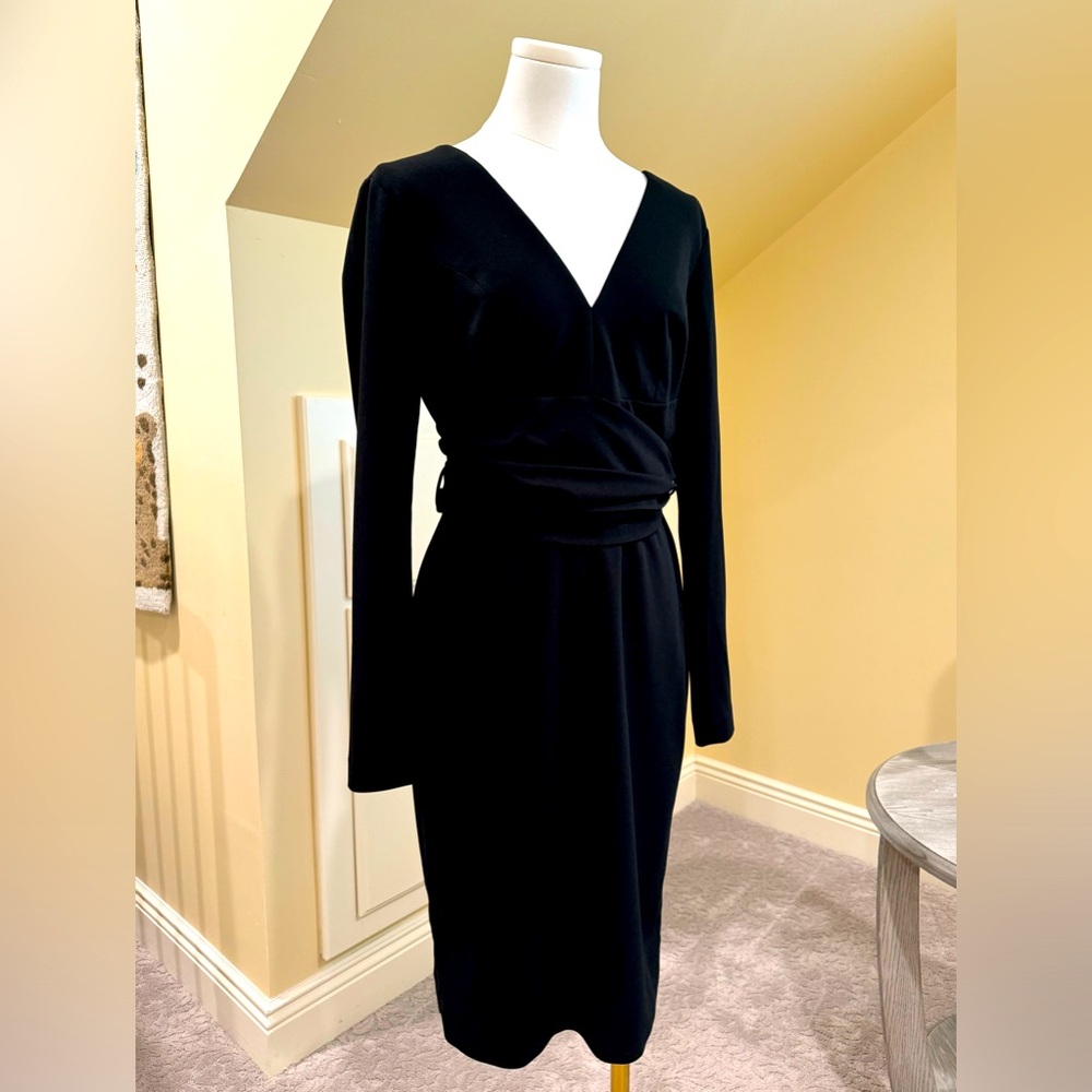 DRESS THE POPULATION Sml Classical Black L/S Dress. Sharp, tailored look.